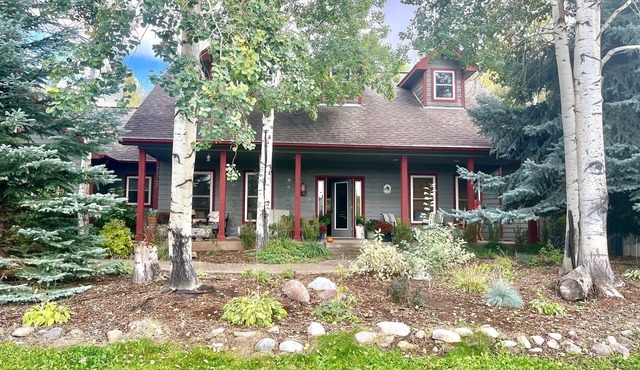 Ranch style home - walking distance to downtown Carbondale & golf; 30 min skiing in Carbondale