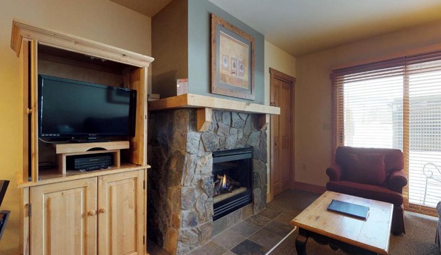 Red Hawk Lodge 2200