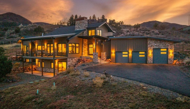 Red Rock Mountain View Luxury Retreat