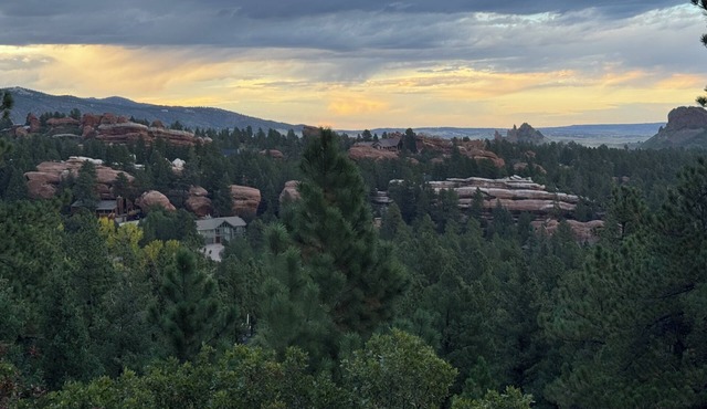 Red Rock Views-Luxury Mountain Estate-4 En-Suite BR-Theater-Hot Tub-Dog Friendly