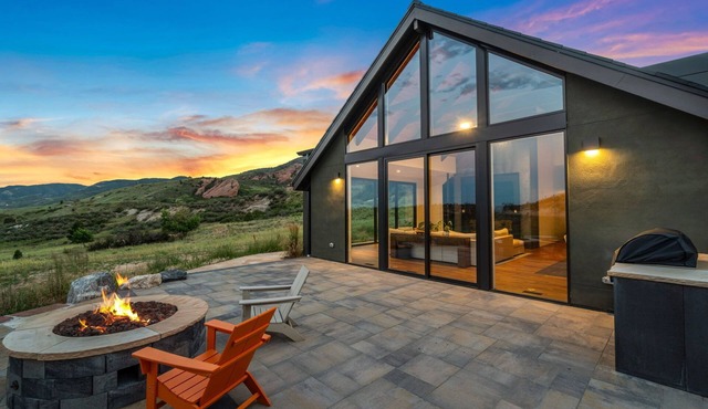 Red Rocks Hideaway - located @ entrance 1 - w Hot Tub