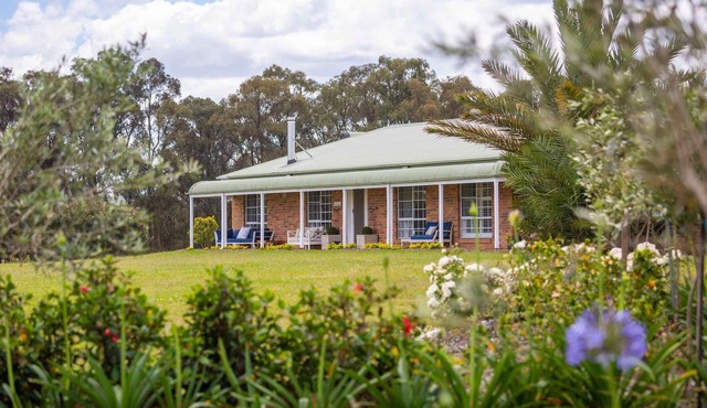 Redims Hill Cottage - Renovated 3 bedroom cottage on working farm in NULKABA