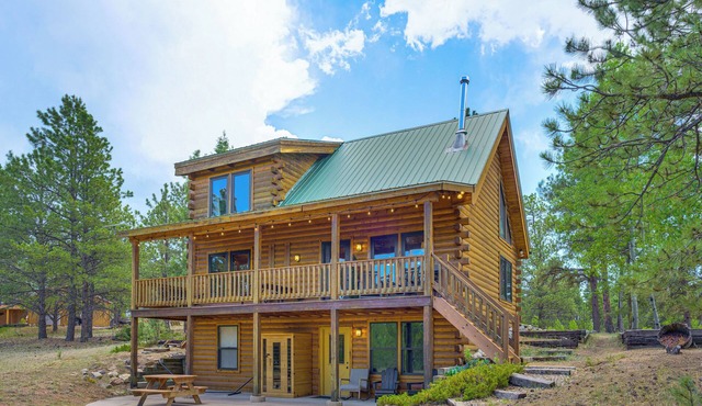 Refined Mountain-View Retreat in Florissant!