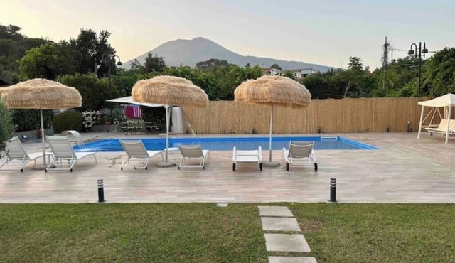 Relaxation with Jacuzzi and Pool between Pompeii and Capri in Trecase