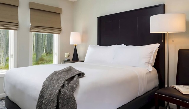 Relaxing 3BR Retreat Perfect for Your Green Mountain Escape | Pool in Manchester