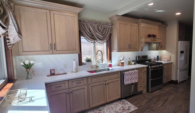 Remodeled Victorian 3-bedroom house with AC in Trinidad/Hot Tub!