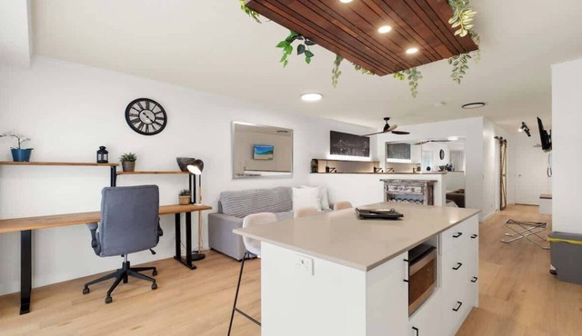 Resort Hideaway - Pool, Gym, BBQ, Tennis Court! in Kangaroo Point