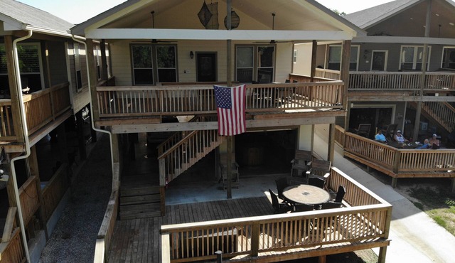 River Road Villa #3-Riverfront Property with Stunning Outdoor Kitchen and Living in New Braunfels