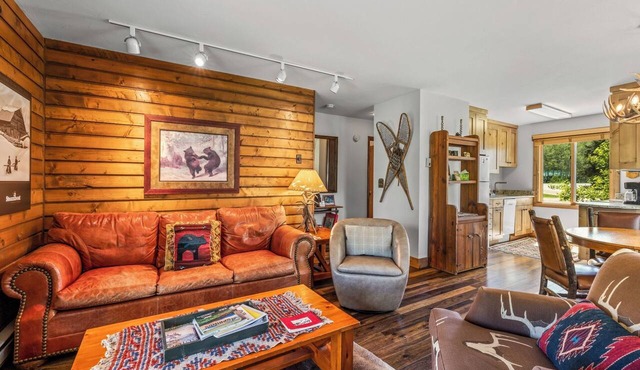 Riverhouse - Fireplace, kitchen, pet friendly!