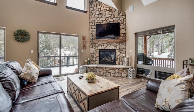 Rocky Mountain Place - Stunning Mountain Views with Private Hot Tub! Near Breckenridge