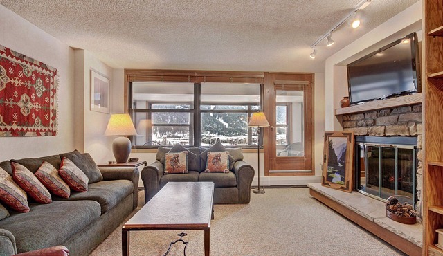 Roomy Condo With Great Amenities with available hot tub! VS643