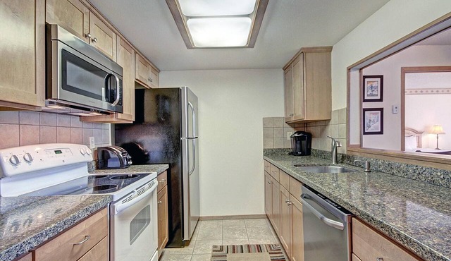 Roomy Condo with Great Amenities - VS438 by RedAwning