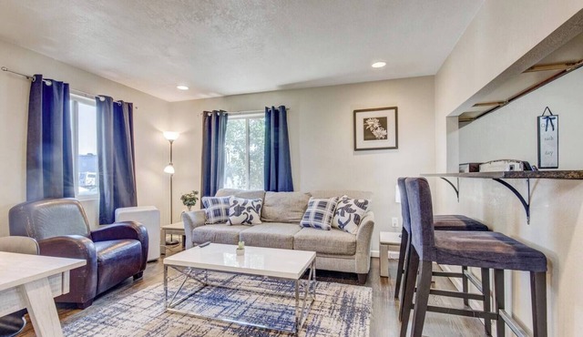 Royal Blue Lakewood Retreat | Light Rail + Denver