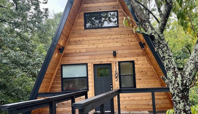 Running Spring Retreat-Cozy Forest A-Frame near Bentonville