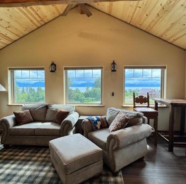 Rustic Bay View Cabins- Lodge