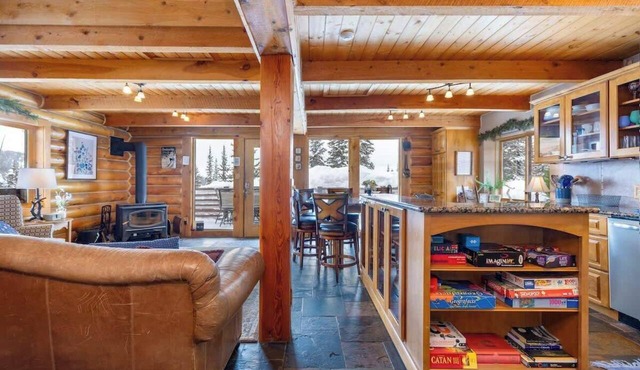Rustic Breckenridge Cabin w/Hot Tub & Forest View