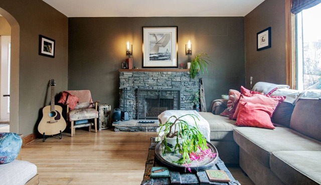 Rustic Charm: Vintage Farm Retreat in Dartmouth in Dartmouth