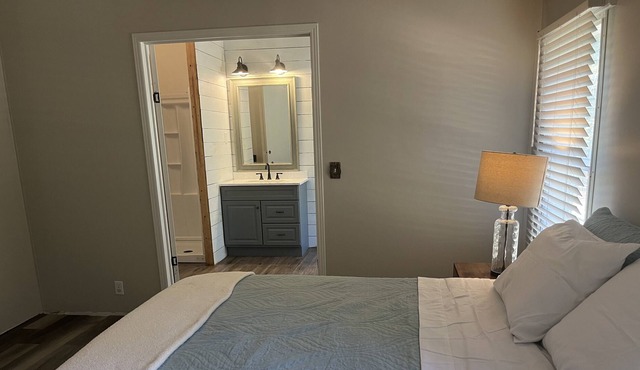Rustic Relaxation. Very Spacious and Private! in Ohatchee