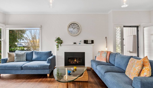 RYE Classic- 4bed, perfect location-up to 13 guests, foxtel- BONUS* NIGHTS OFFER in Rye