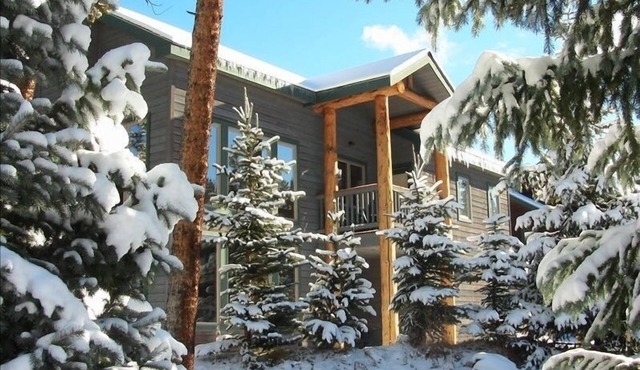 Sale/4 Master bedrooms/Large Kitchen/Walk 2 Town & Lifts/Hot Tub/Pond & River