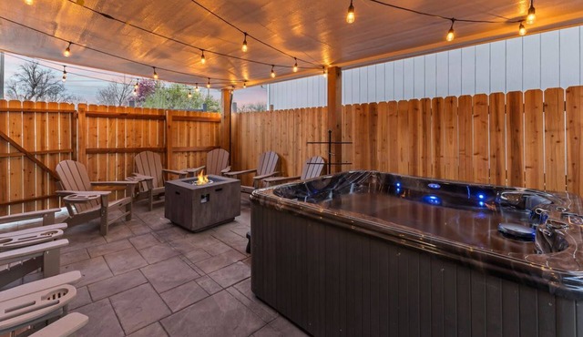 Sauna, Hot Tub, Family Friendly & Game Room!