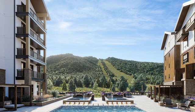 Scenic King Room w/Balcony, Views & Ski Access
