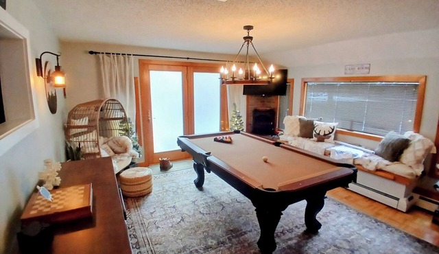 Schroon River Retreat, Waterfront, Near Lake George & Gore Mountain, Hot tub