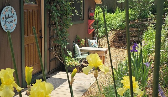 Secluded Adirondack Chalet/7 mins to Gore Mountain/Fire pit/Fast Wi-Fi.