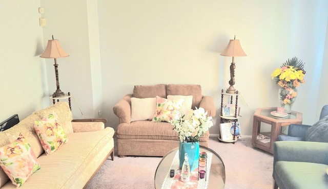 Serene 3-bedroom townhome with AC in charming Wilmington