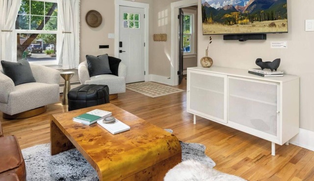 Shade Tree Bungalow | Old Town, Yard & Garage