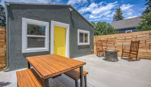 Sheridan Suite! Holiday Home w BBQ & Skyline Views