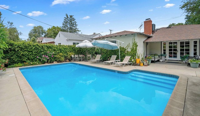 Sherman Oaks 4BR | Heated Pool + Fireplace | C&C in Los Angeles