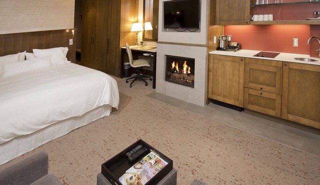 Ski both BC & Vail, Ski in/out, Pool & BC Mountain View, Ski Valet, Hot Tub