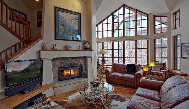 Ski-In 3 Bedroom Townhouse, Jacuzzi Tub & Balcony