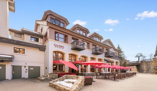 Ski in/Ski out, Pet Friendly in the Heart of Mountain Village!