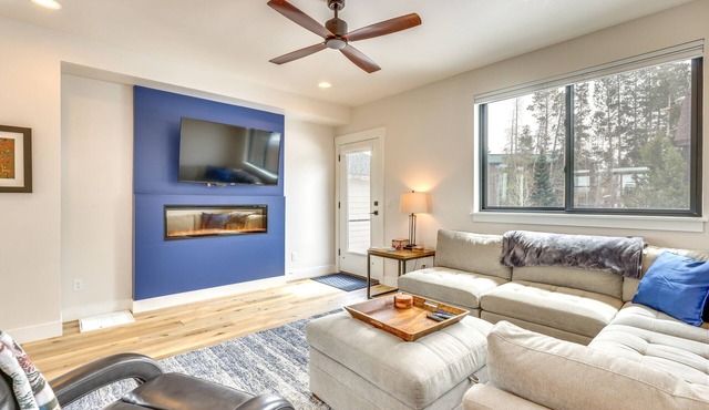Sleek Fraser Townhome < 8 Mi to Winter Park!
