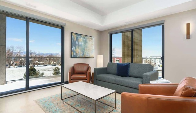 Sleek Tennyson St Flat w/Balcony & Views