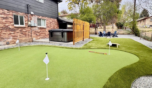 Sleeps 15-Putting Green-Hot Tub-Theater-Arcade-Near Boulder/Red Rocks