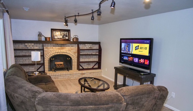 Sleeps 6, Family/pets friendly, Closed patio/yard