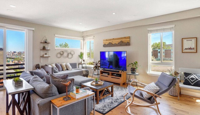 Slofax House - Modern Luxury Home with Rooftop Hot Tub in Sloans Lake Denver