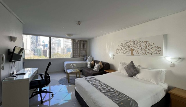 Smart Studio Sydney Hyde Park with City and Park Views in Darlinghurst