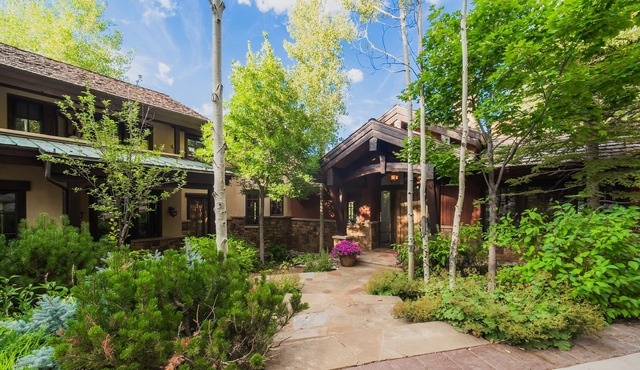 Snowmass Village Luxury Home. Perfect for large families. Easy Ski access!