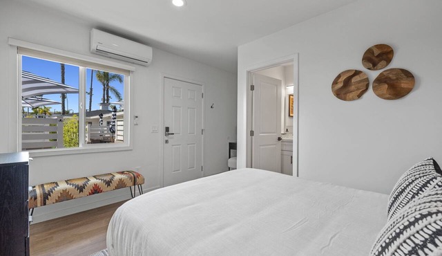 South Oceanside Bunalow 8 - Deluxe Work and Stay Full Studio + Patio in Oceanside