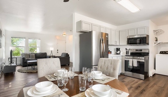 Spacious 3BR Apt w/Deck · 15 Min to Red Rocks