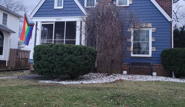 Spacious 4-bedroom house in Garfield Hts w/workout room, wifi, patio, in Garfield Heights