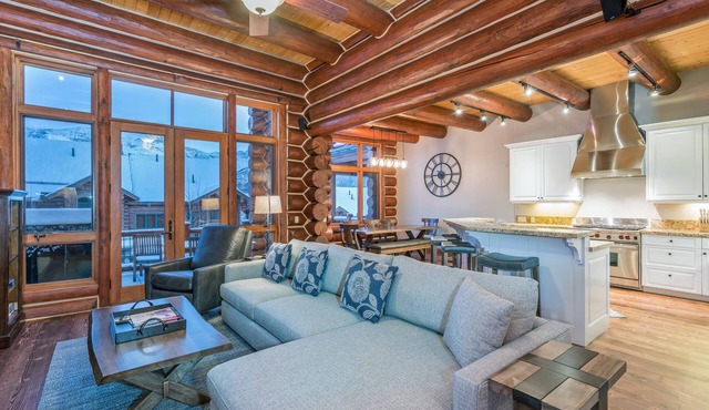 Spacious 4 Bedroom Villa with Ski-in Ski-out Access
