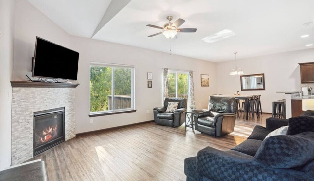 Spacious 4 BR Home Convenient Location in Tiffin