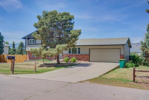 Spacious 4BD Dog-friendly Home near USAF Academy