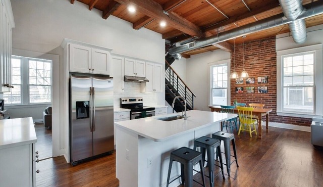 Spacious 5-bedroom building with AC in tranquil Cincinnati in Cincinnati