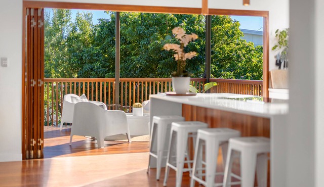 Spacious and close to everything. in Yeronga